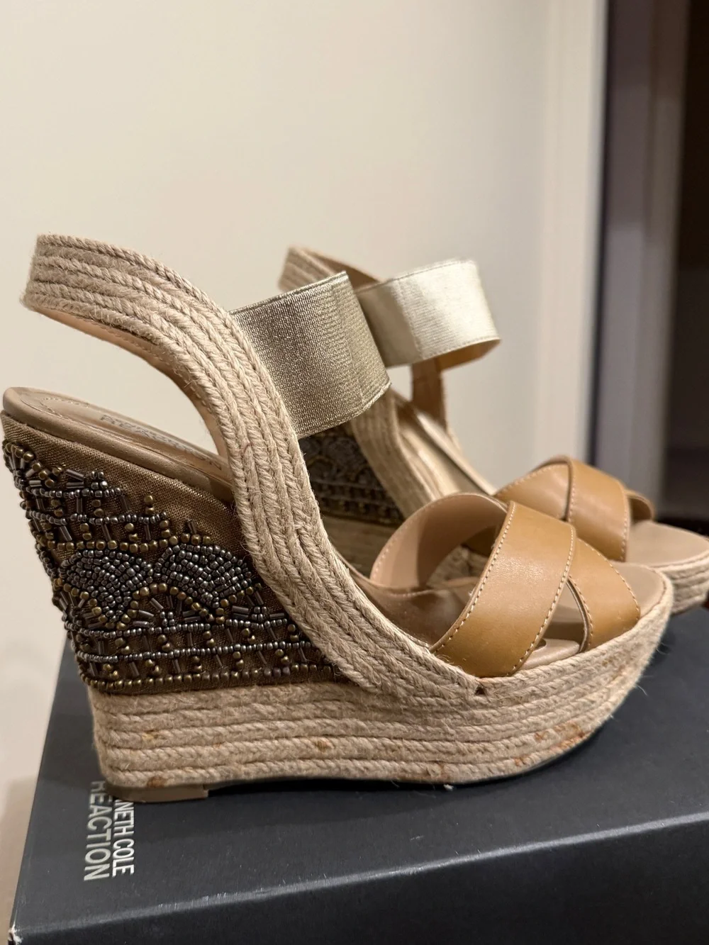 Kenneth Cole Reaction Live Fast Beaded Espadrille Wedges – Size 7.5